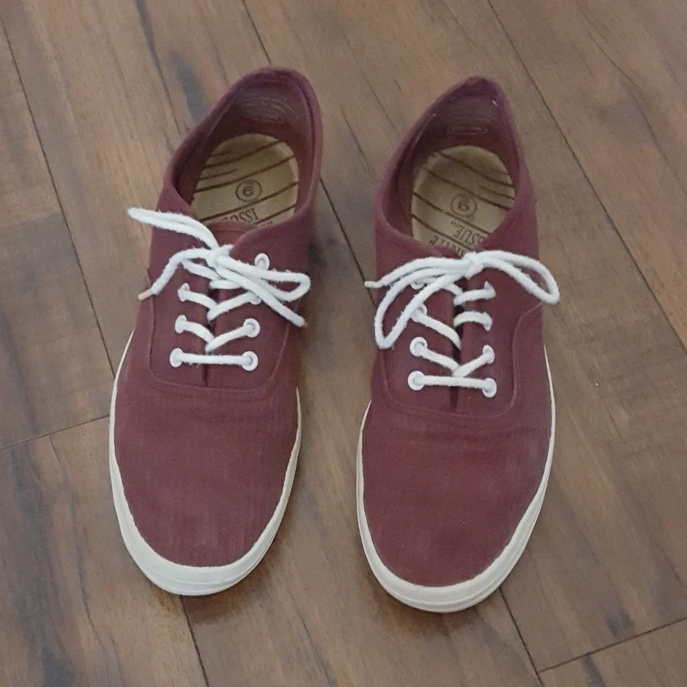 Separate Issue Vintage Burgundy Canvas Lace Up Low Top‎ Sneakers